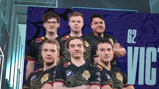 成败都备受 成败都备受